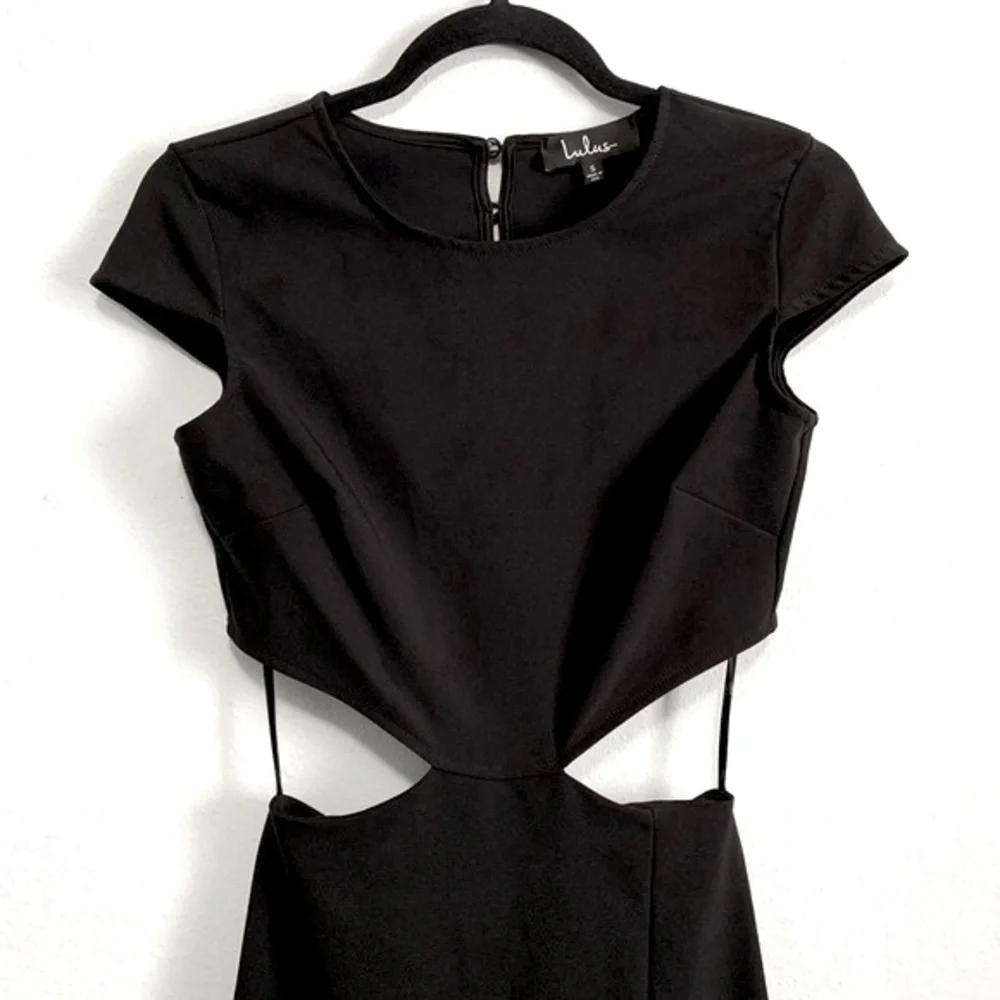 Lulu’s Conversation Piece Black Cap Sleeves Backless Maxi Dress - Picture 3 of 7